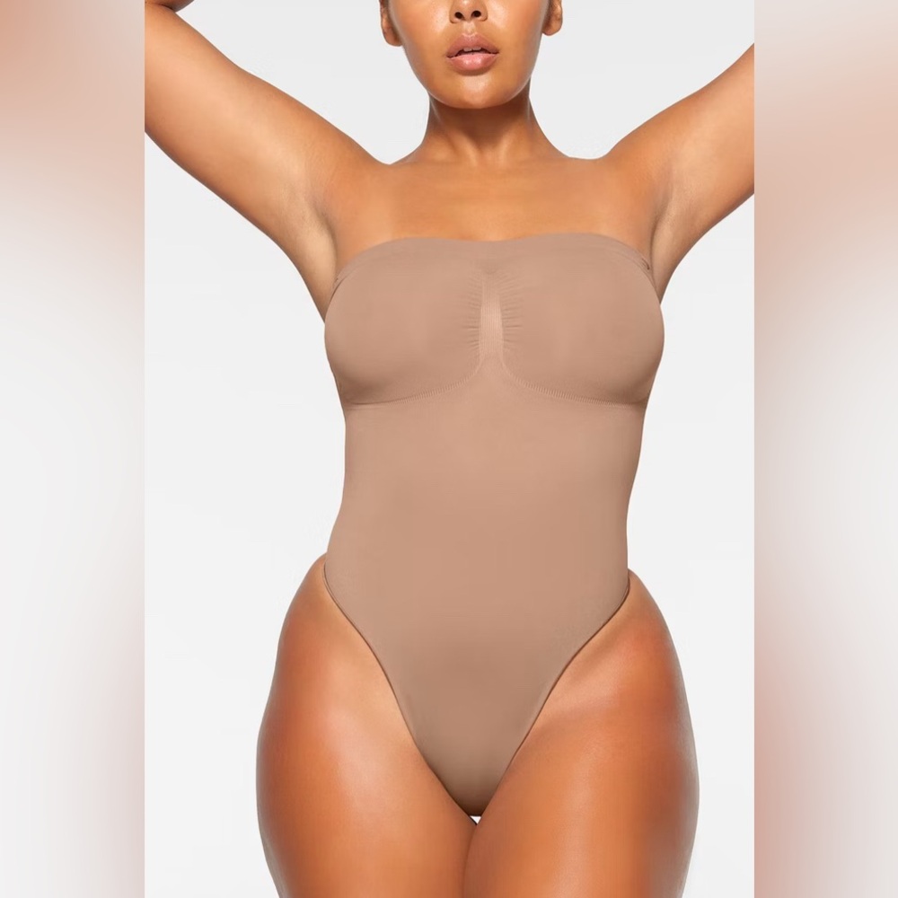 Skims seamless sculpt strapless‎ thong bodysuit size XS color sienna